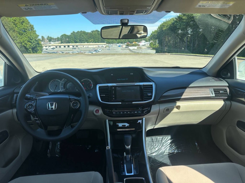 2016 Honda Accord Image 12