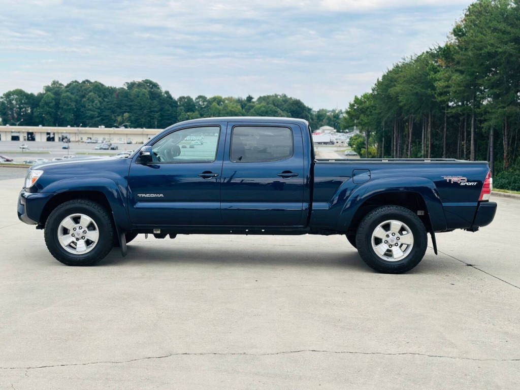 2013 Toyota Tacoma Image 2