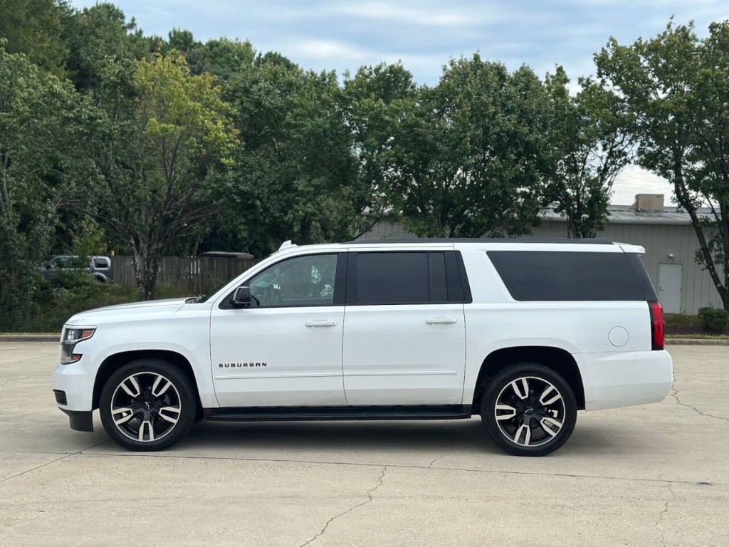 2019 Chevrolet Suburban Image 2