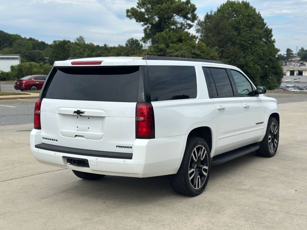 2019 Chevrolet Suburban Image 4