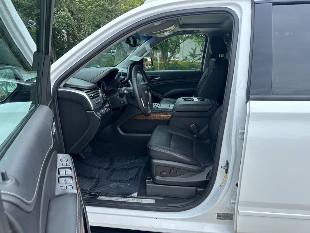 2019 Chevrolet Suburban Image 6