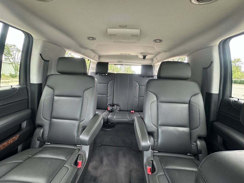2019 Chevrolet Suburban Image 12