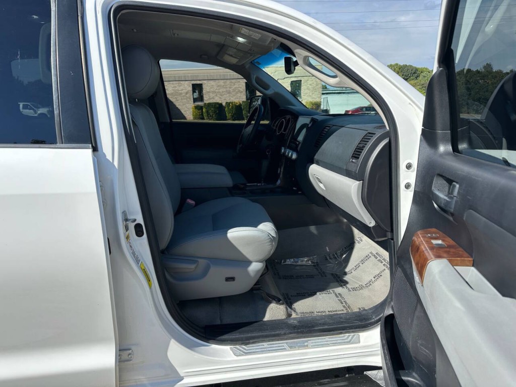 2010 Toyota Tundra Image 11