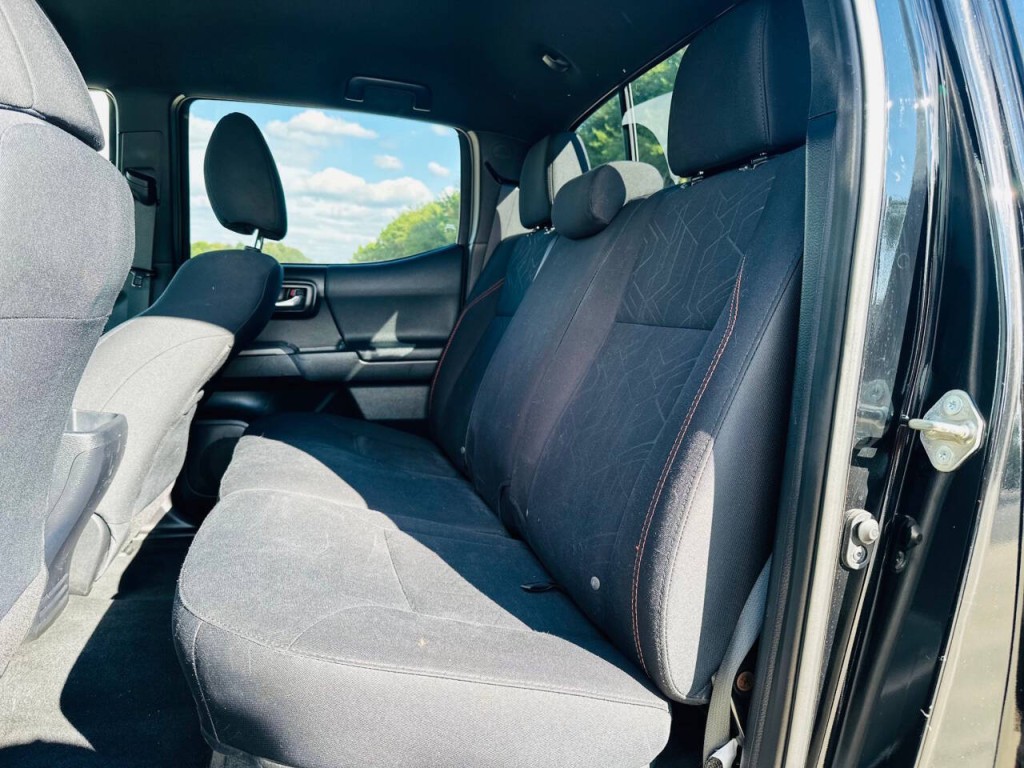 2017 Toyota Tacoma Image 9