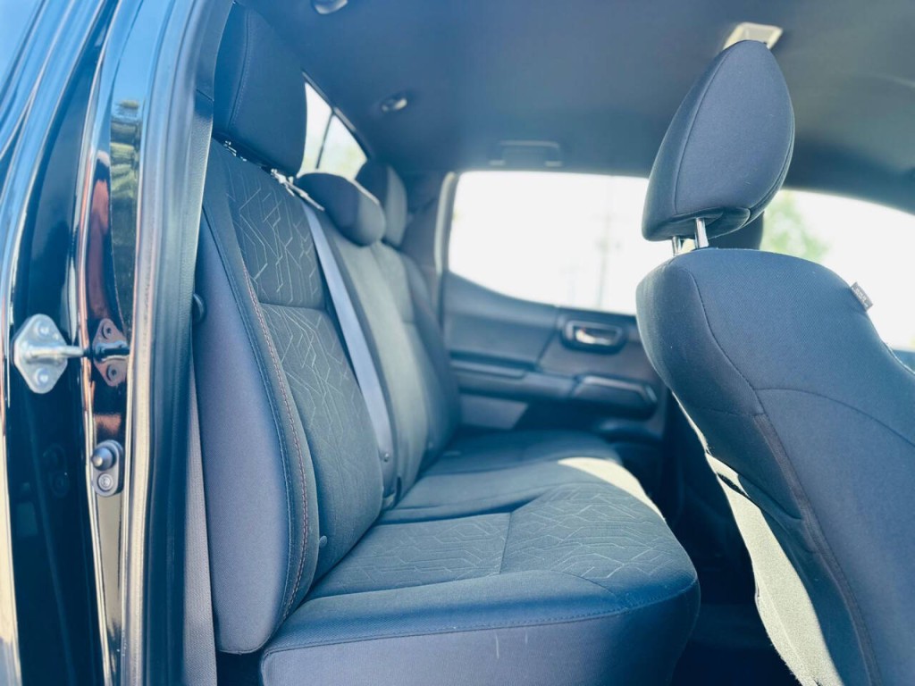 2017 Toyota Tacoma Image 10