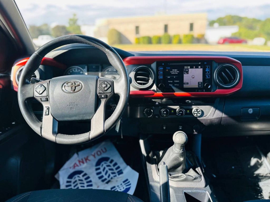 2017 Toyota Tacoma Image 11