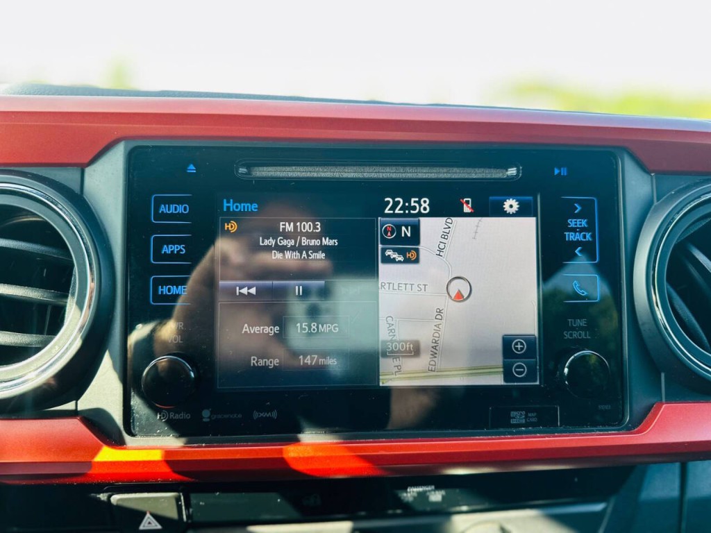 2017 Toyota Tacoma Image 13