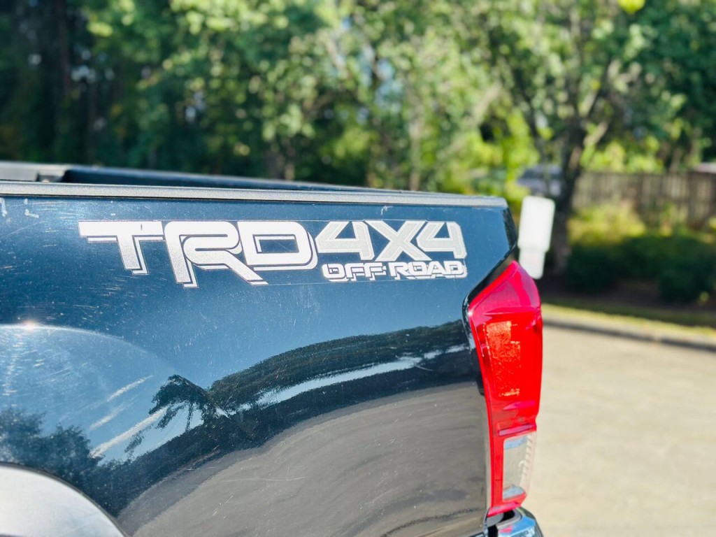 2017 Toyota Tacoma Image 14
