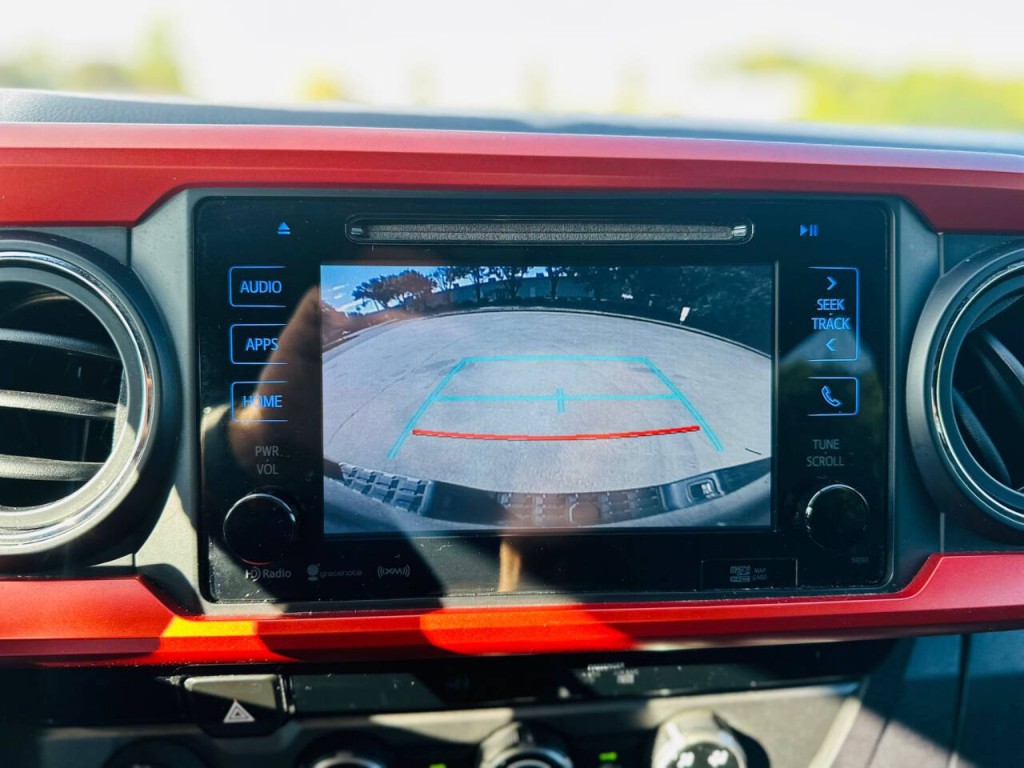 2017 Toyota Tacoma Image 15