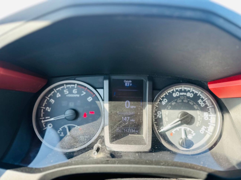 2017 Toyota Tacoma Image 16