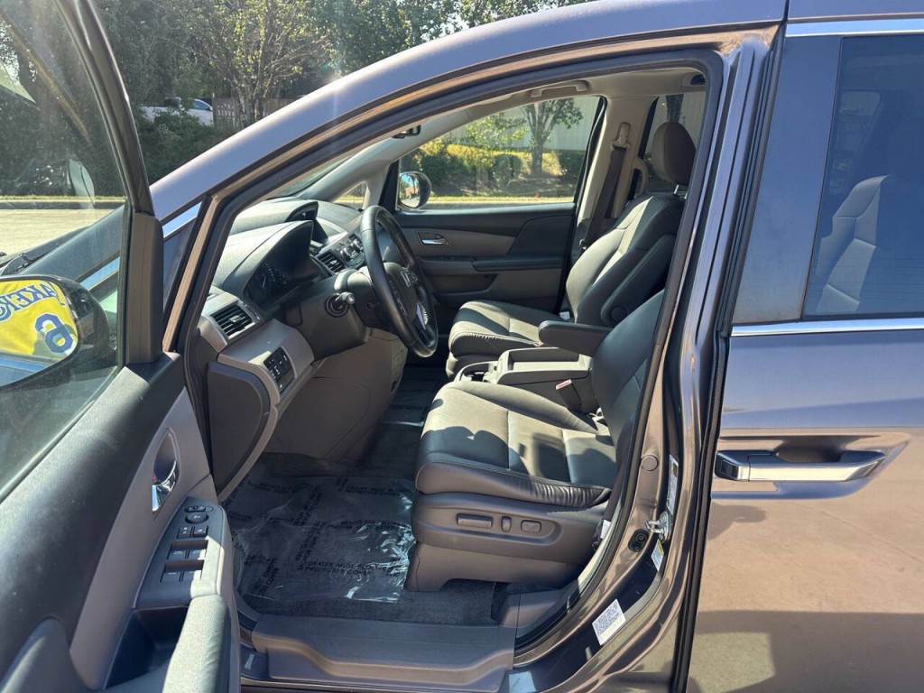 2016 Honda Odyssey Image 8