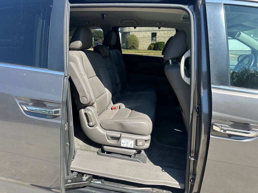 2016 Honda Odyssey Image 10