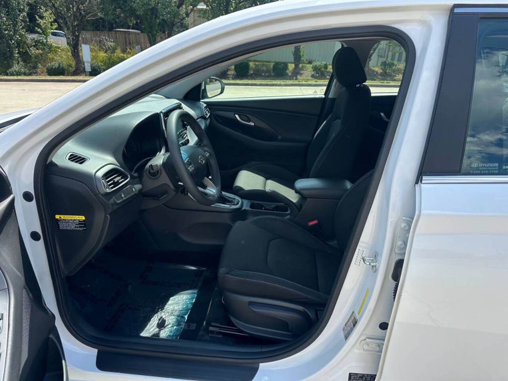 2018 Hyundai Elantra Image 8
