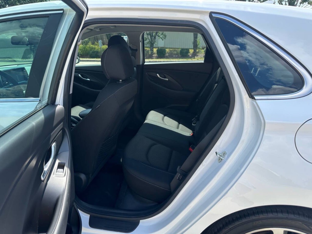 2018 Hyundai Elantra Image 9