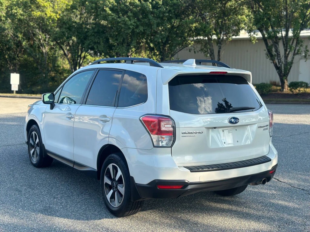 2017 Subaru Forester Image 3