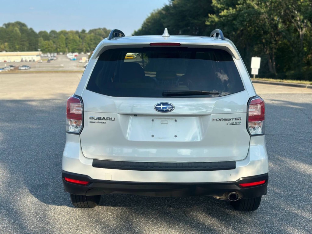 2017 Subaru Forester Image 4