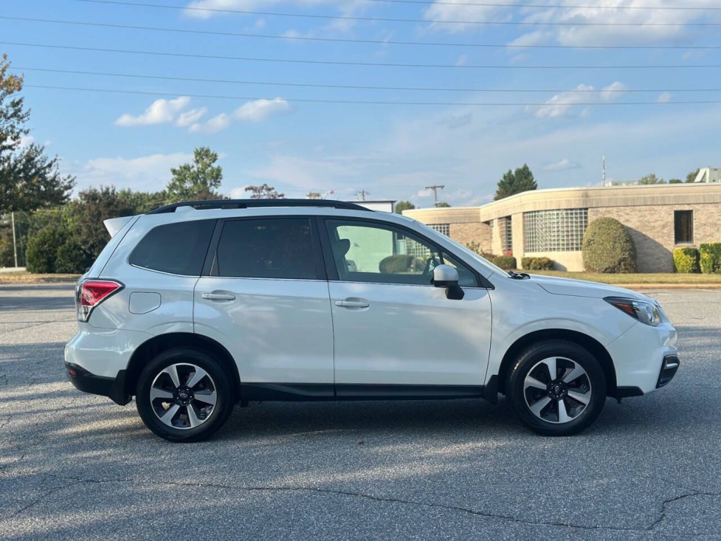 2017 Subaru Forester Image 6