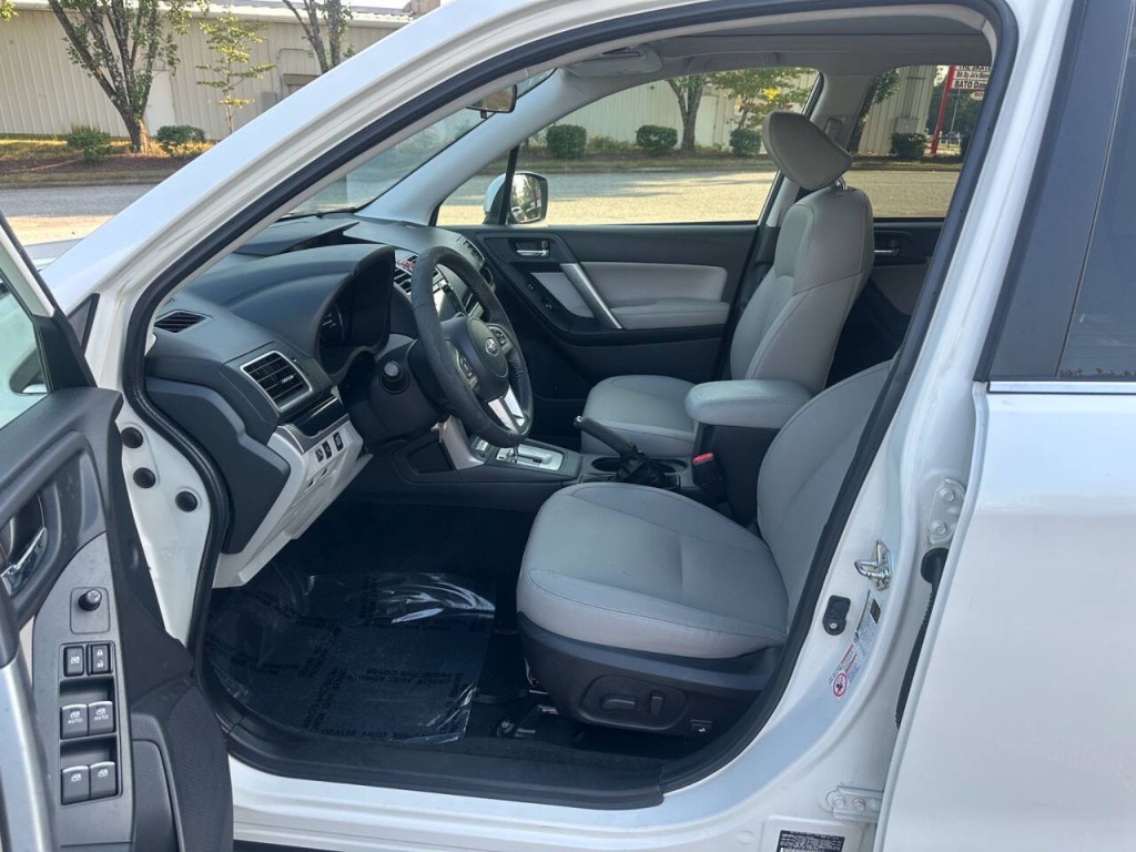 2017 Subaru Forester Image 8