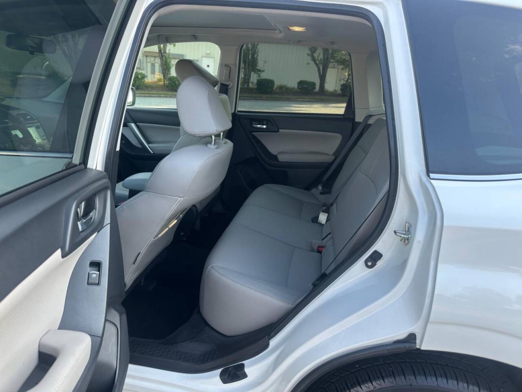 2017 Subaru Forester Image 9