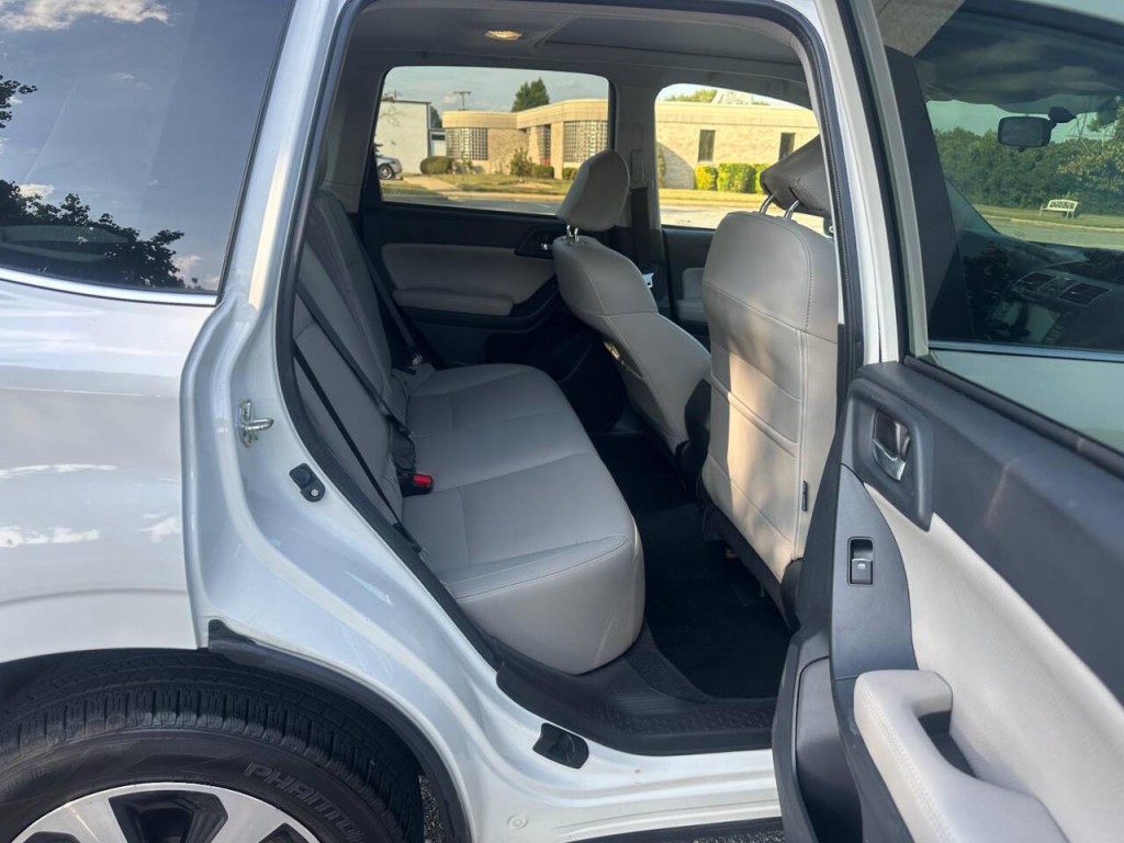 2017 Subaru Forester Image 10