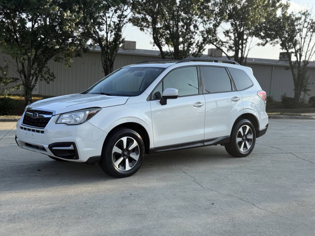 2017 Subaru Forester Image 1