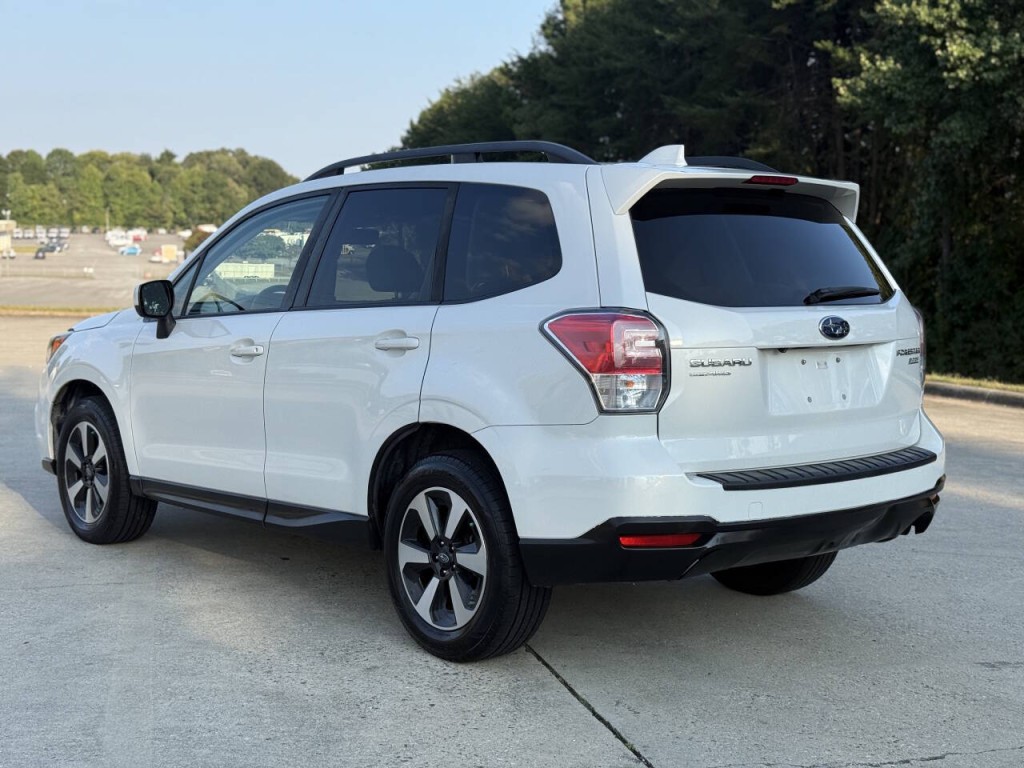 2017 Subaru Forester Image 3