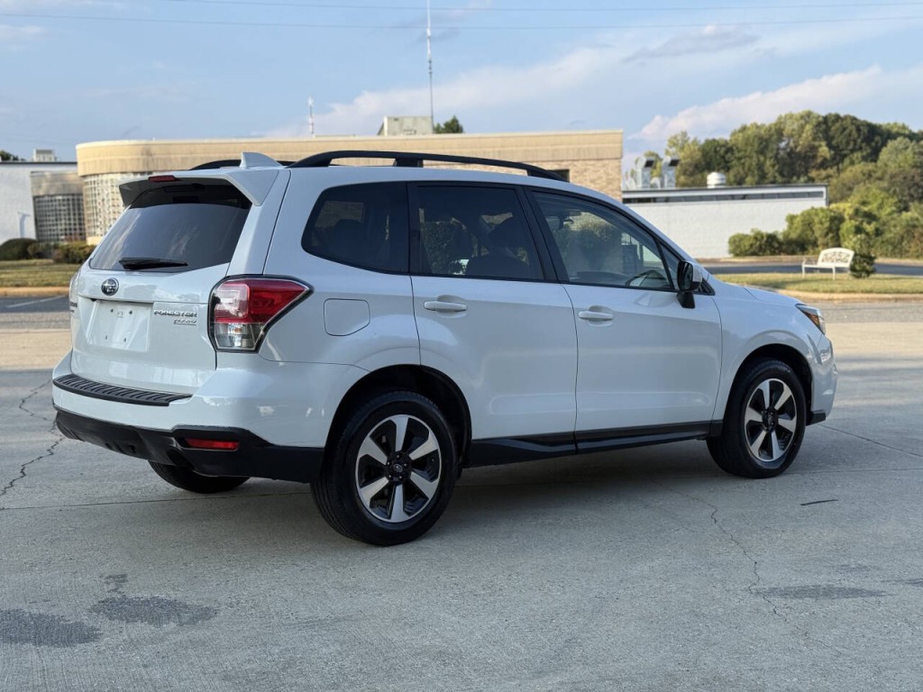 2017 Subaru Forester Image 5