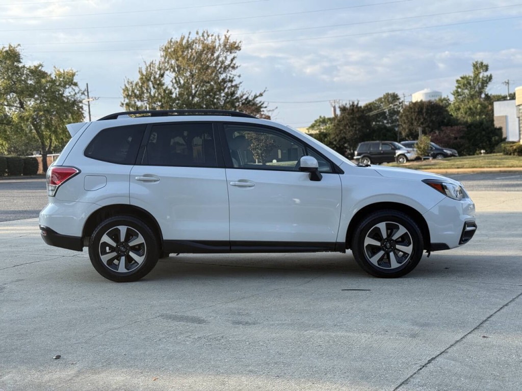 2017 Subaru Forester Image 6