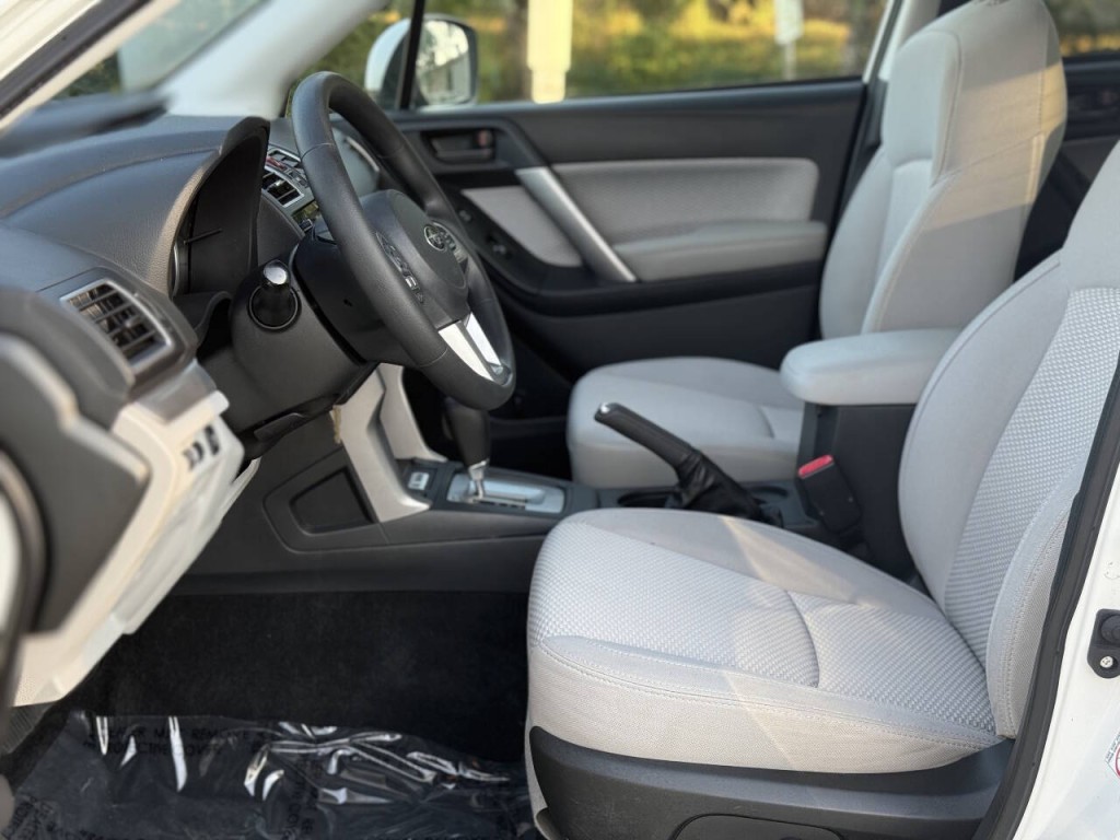 2017 Subaru Forester Image 8