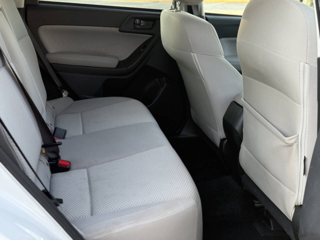 2017 Subaru Forester Image 10
