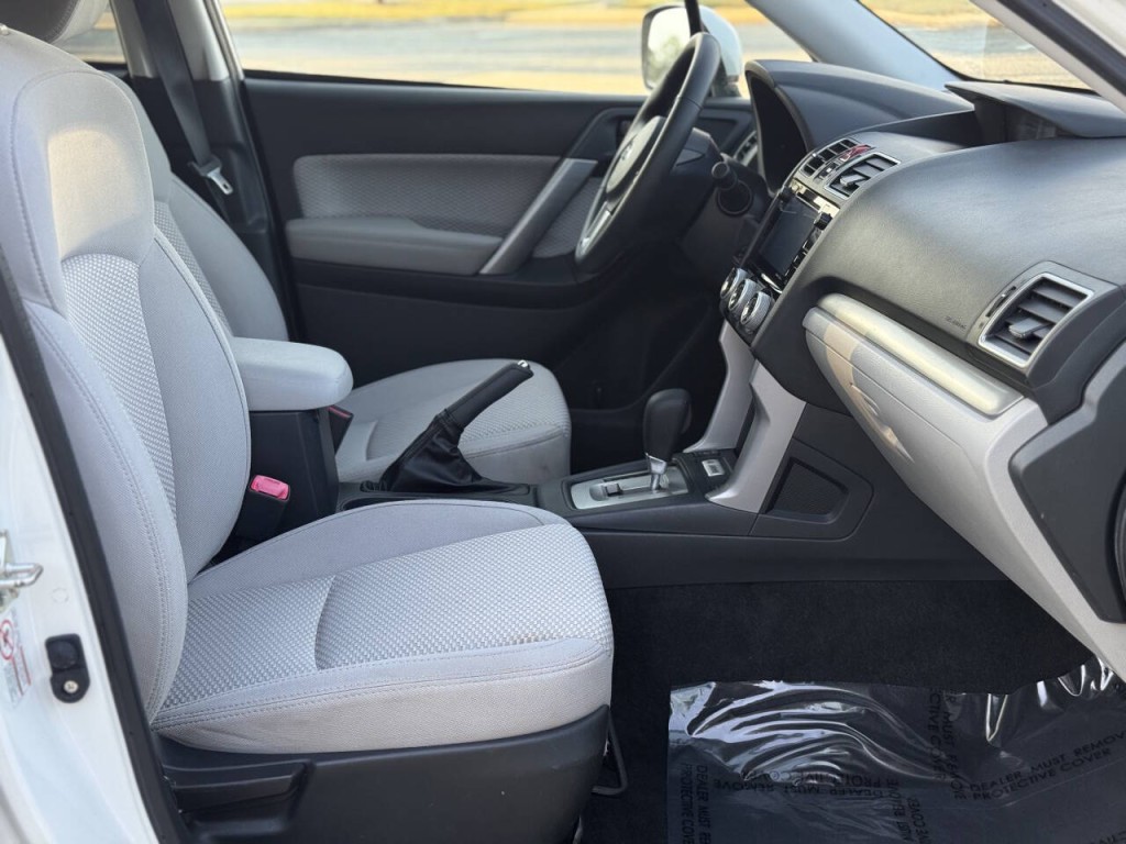 2017 Subaru Forester Image 12