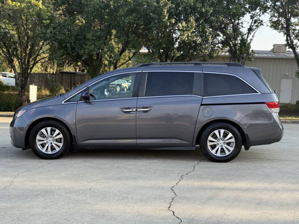 2015 Honda Odyssey Image 2