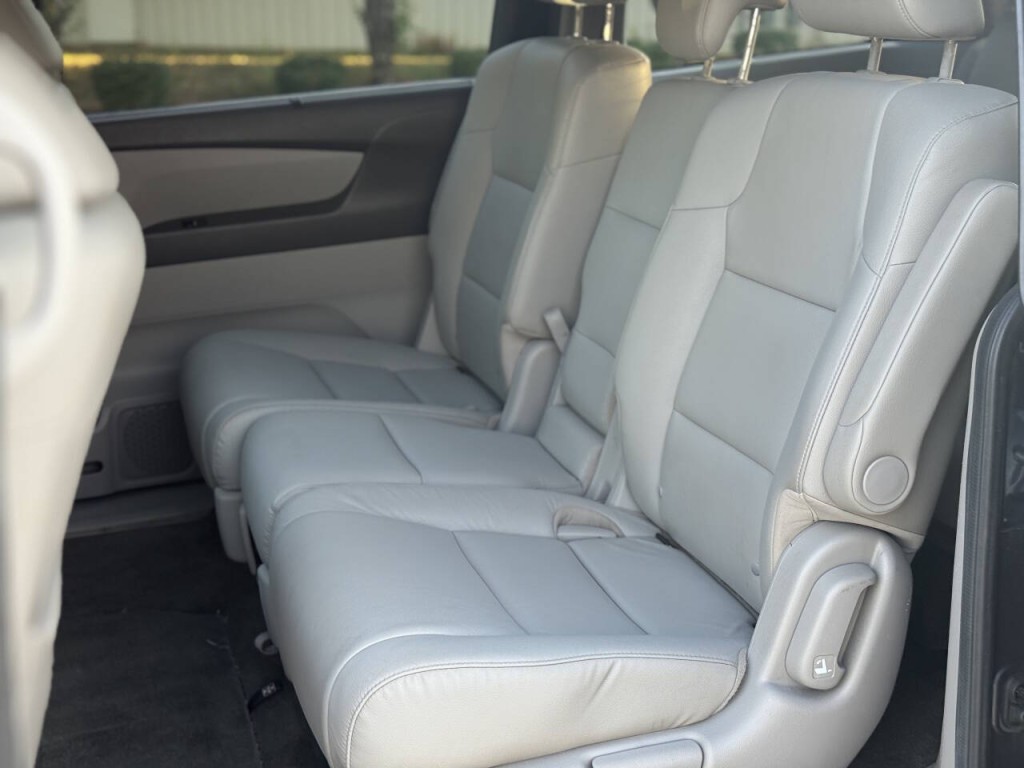 2015 Honda Odyssey Image 9
