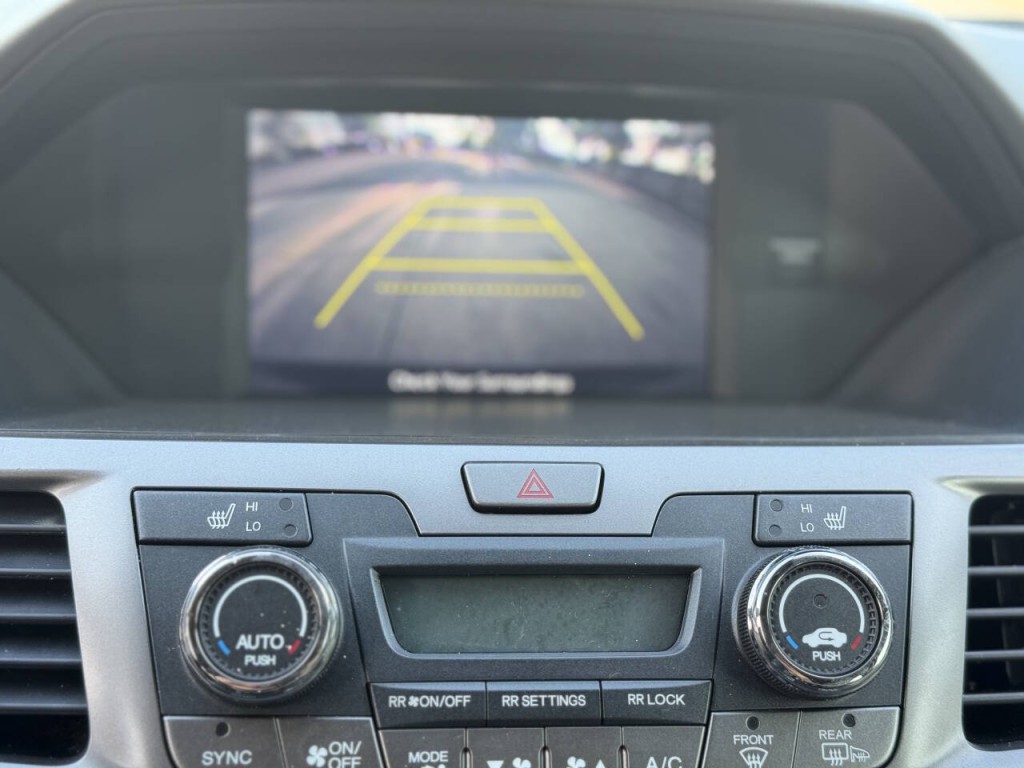 2015 Honda Odyssey Image 18