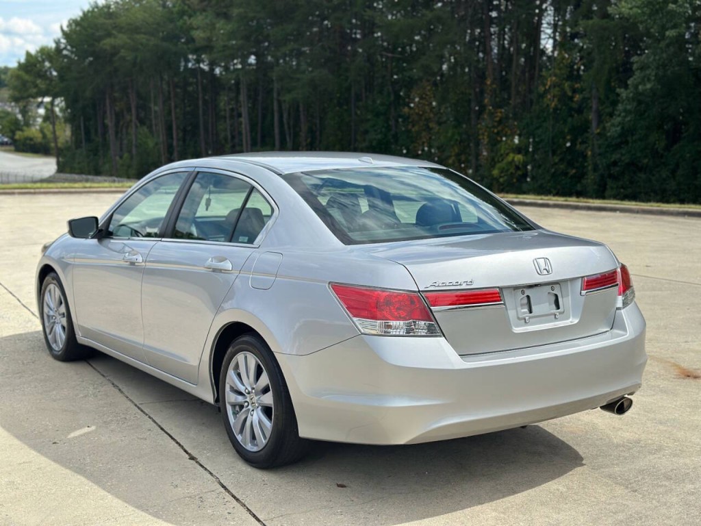 2011 Honda Accord Image 3
