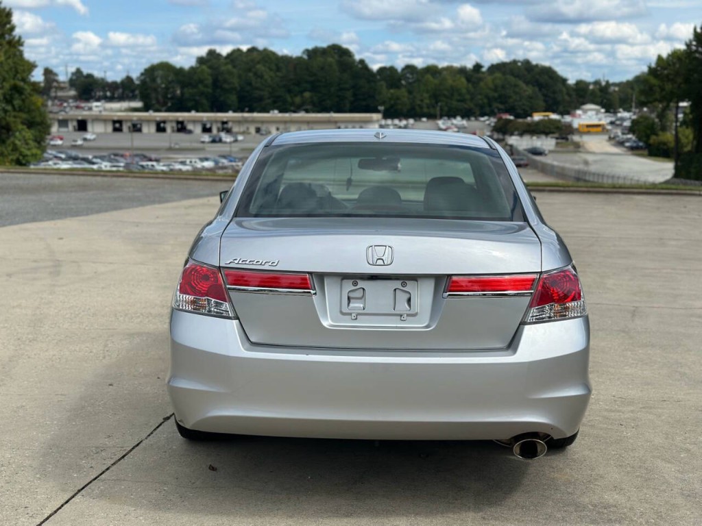 2011 Honda Accord Image 4