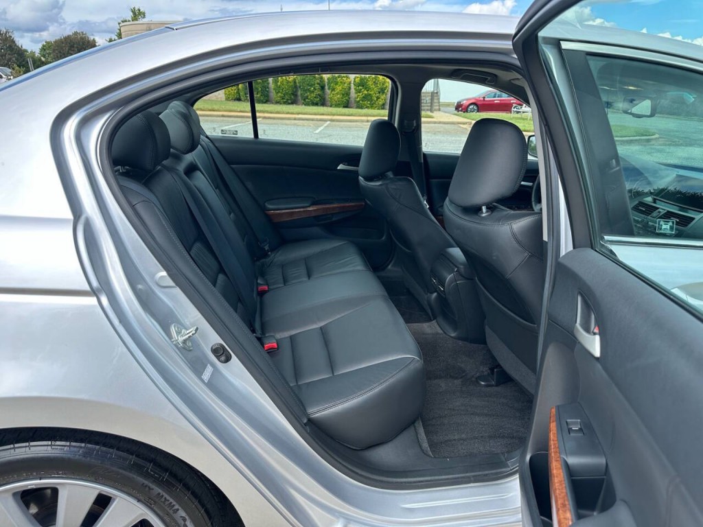 2011 Honda Accord Image 10