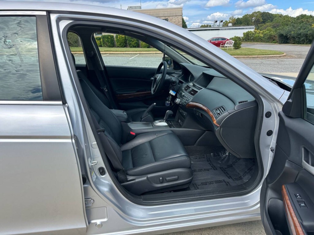 2011 Honda Accord Image 12