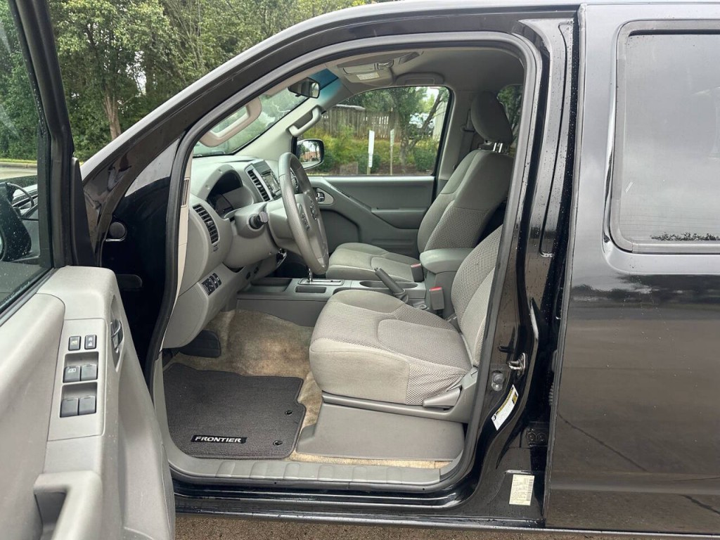 2016 Nissan Frontier Image 8