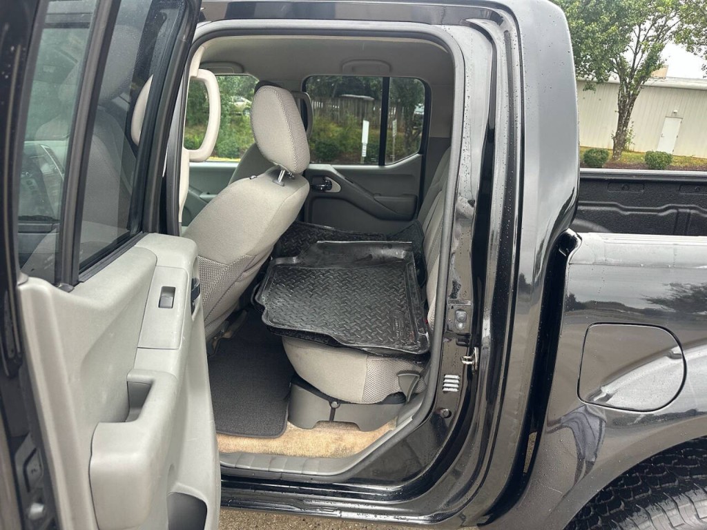 2016 Nissan Frontier Image 9