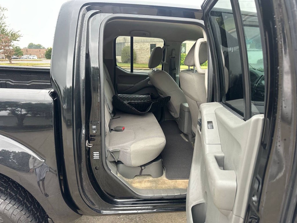 2016 Nissan Frontier Image 10
