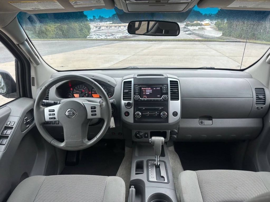2016 Nissan Frontier Image 11