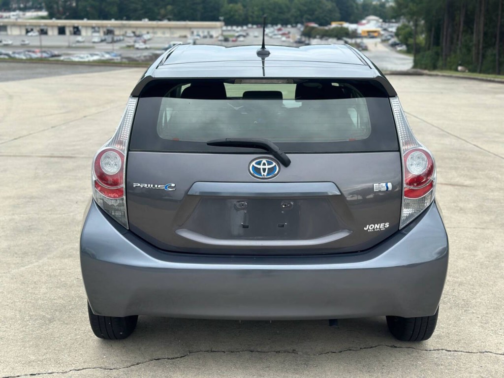 2013 Toyota Prius Image 4