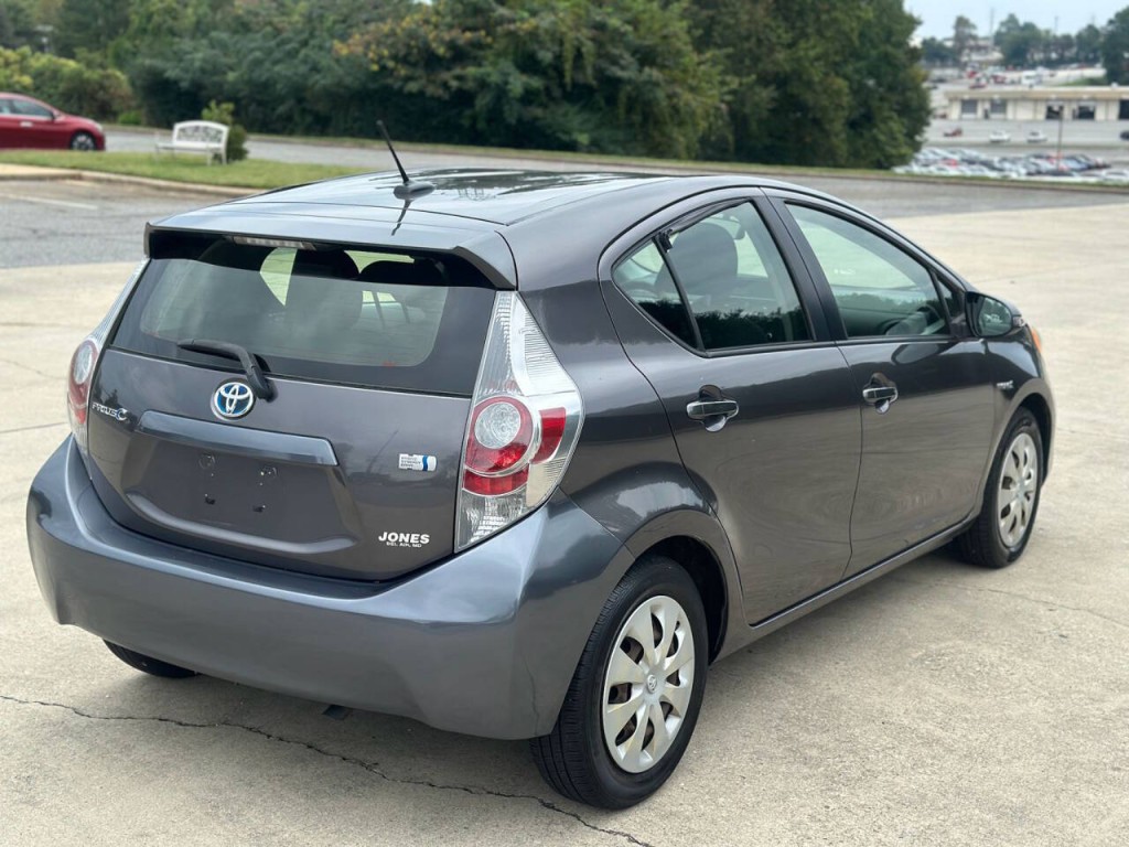 2013 Toyota Prius Image 5