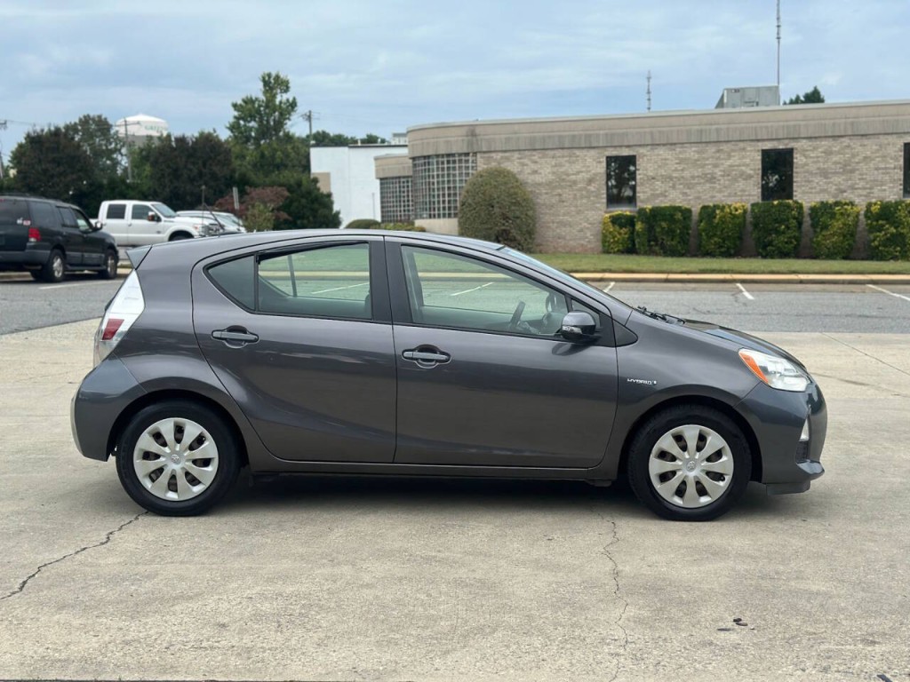2013 Toyota Prius Image 6