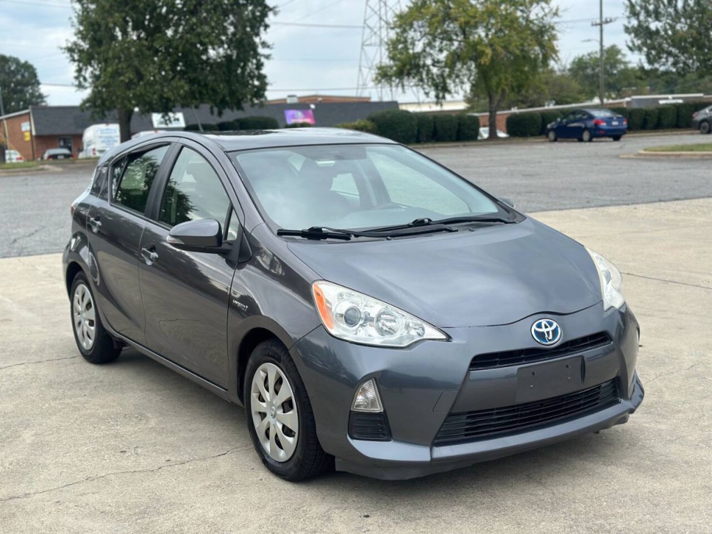 2013 Toyota Prius Image 7