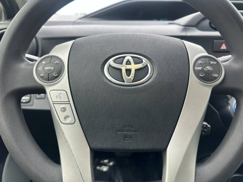 2013 Toyota Prius Image 13