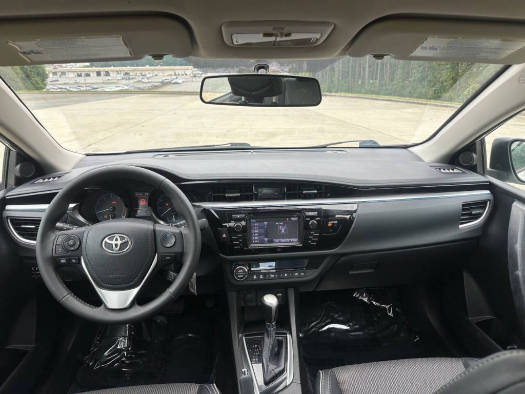 2016 Toyota Corolla Image 11