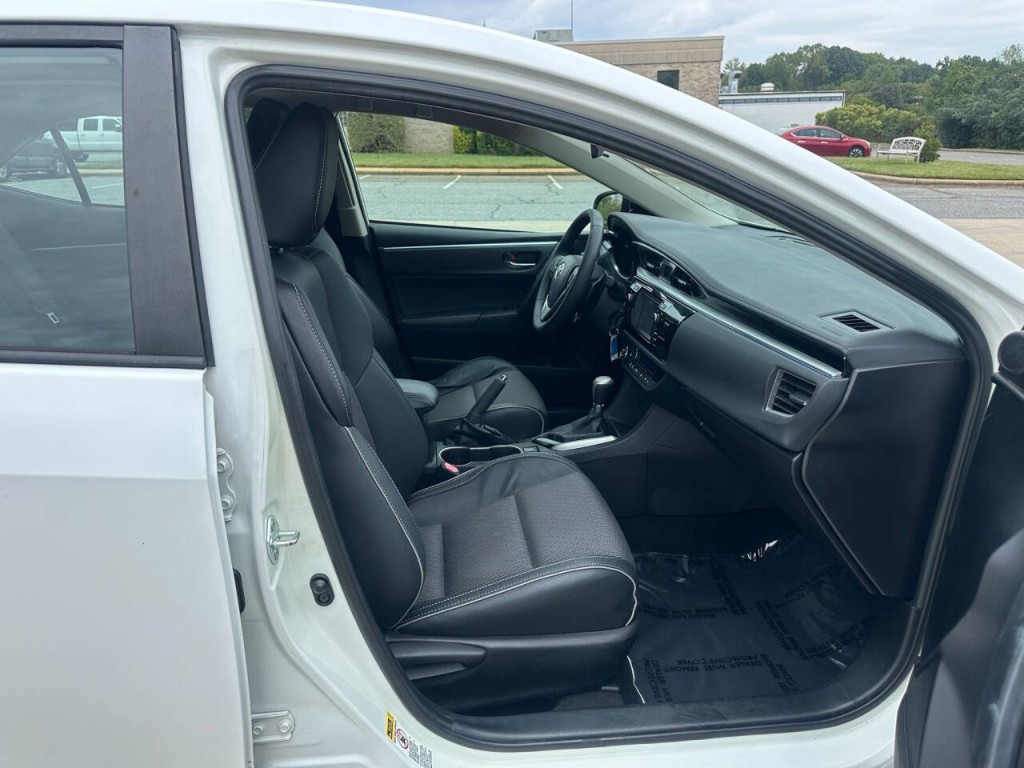 2016 Toyota Corolla Image 12