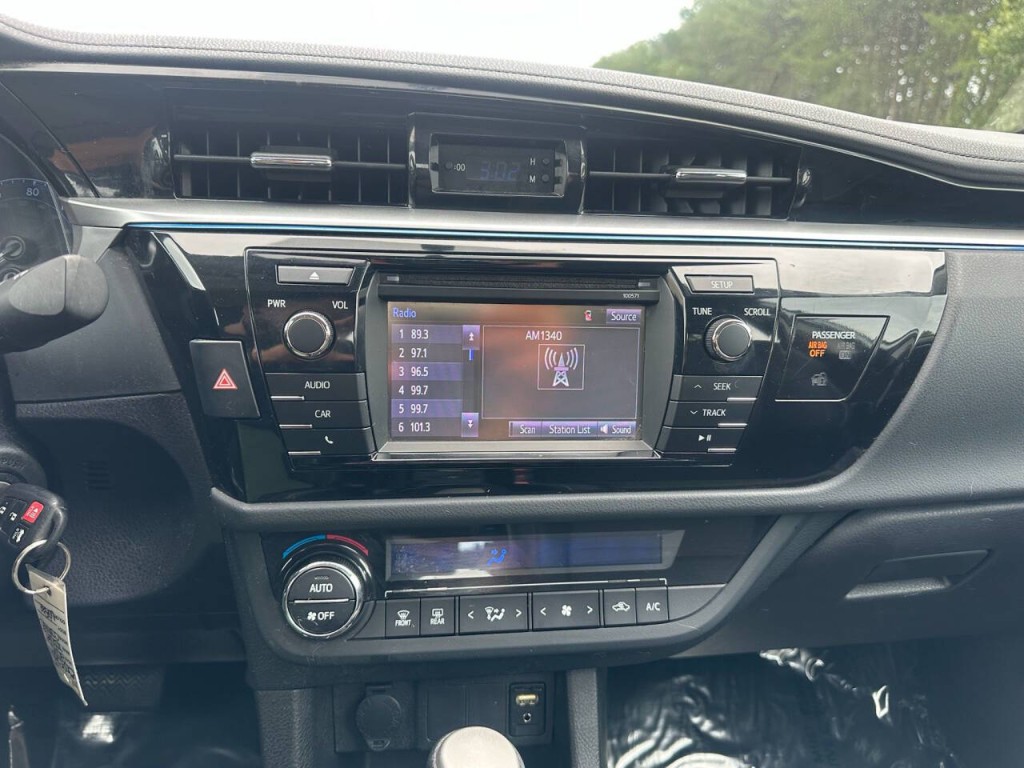 2016 Toyota Corolla Image 16